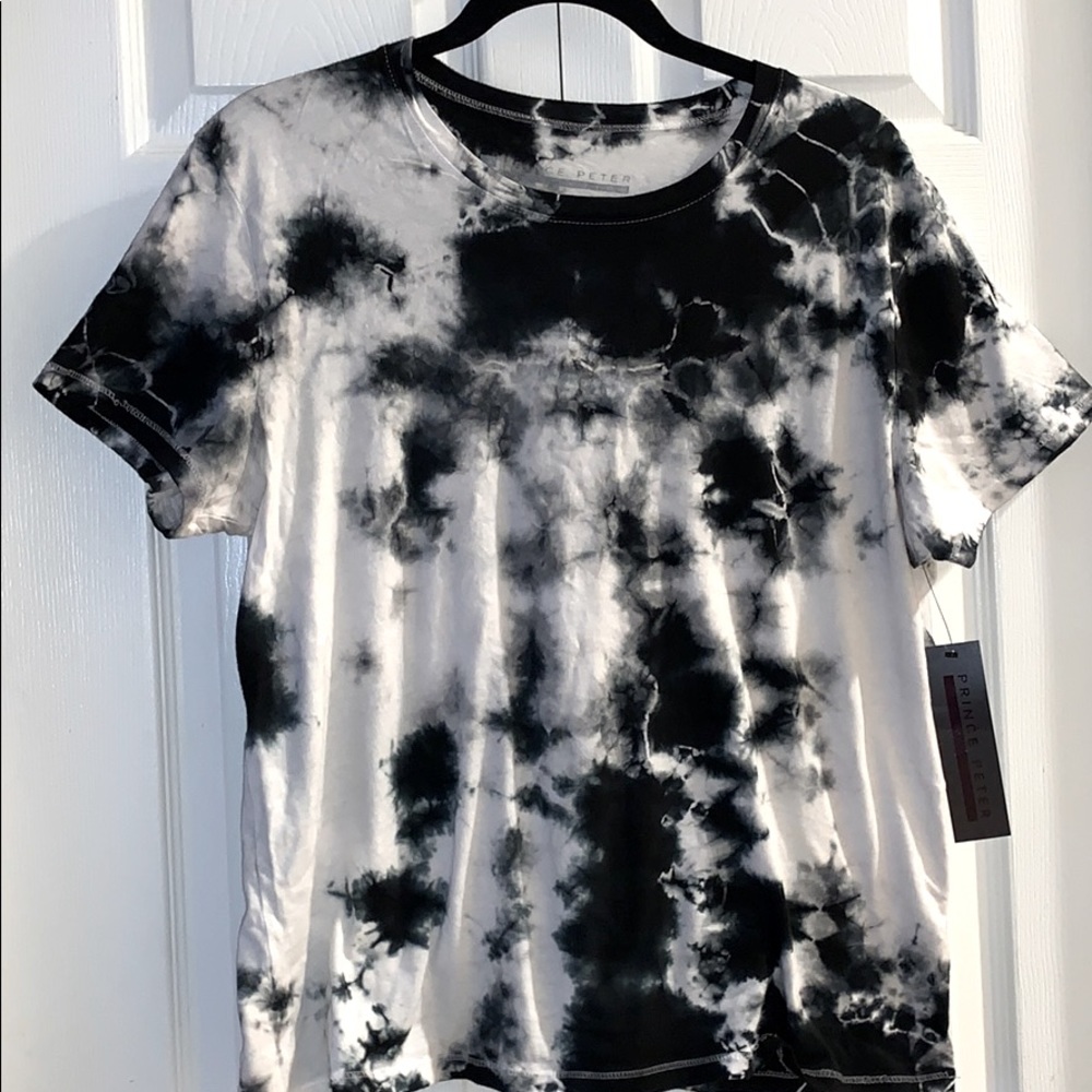 LULUs Black & White tye dye t - shirt